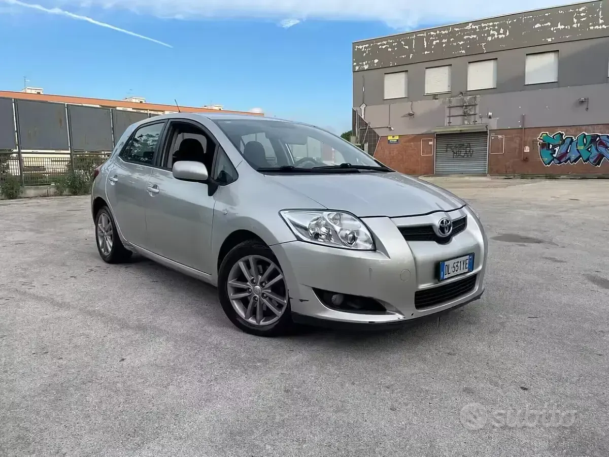 Second-hand Toyota Auris 126 CP (92 kW) 2009 Gri Hatchback
