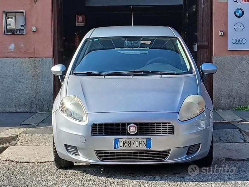 Usata Fiat Grande Punto Active 65 CV (47 kW) 2008 Grigio Utilitaria