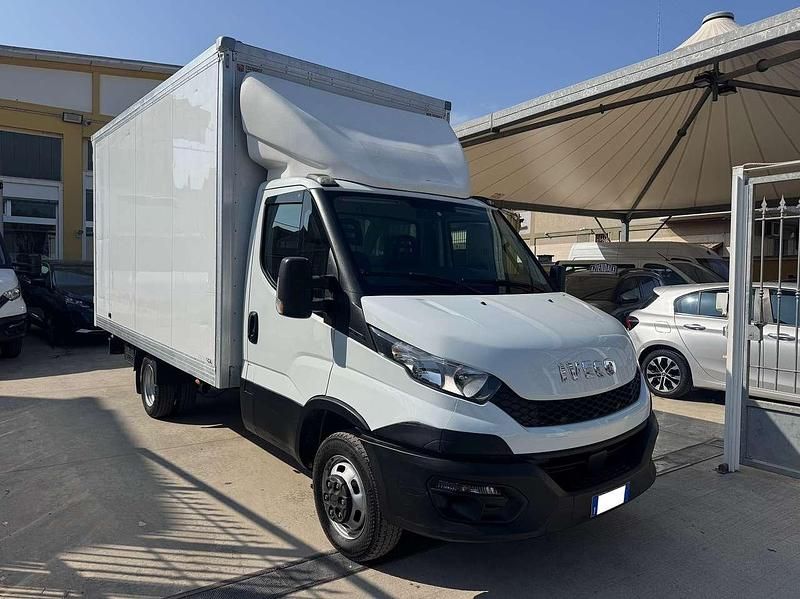 Usata Iveco Daily 136 CV (100 kW) 2021 Bianco Furgone