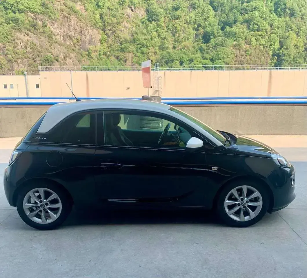 Usata Opel Adam Jam 69 CV (50 kW) 2016 Nero metallizzato Utilitaria