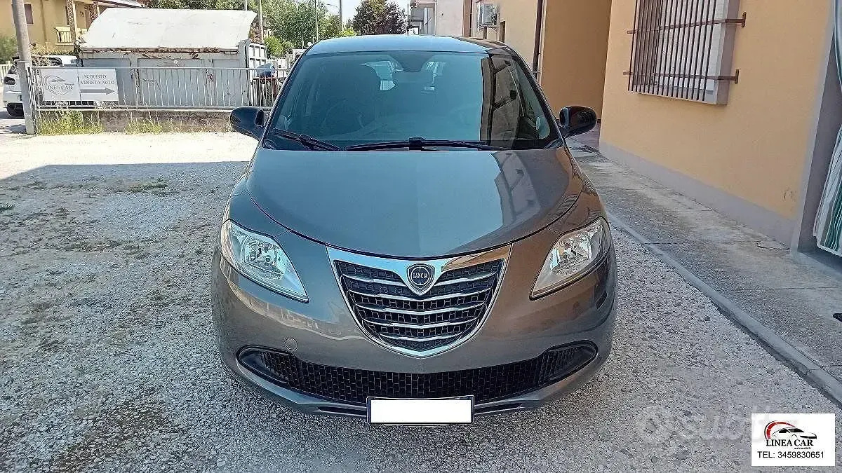 Usata Lancia Ypsilon 69 CV (50 kW) 2013 Grigio Utilitaria