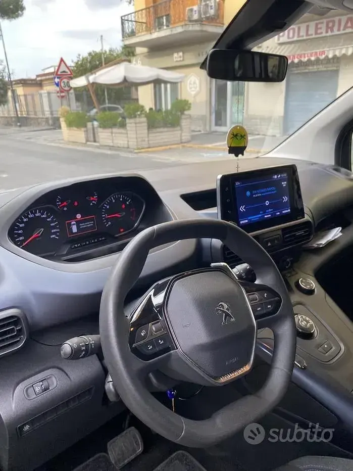 Usata Peugeot Rifter 131 CV (96 kW) 2021 Grigio Monovolume