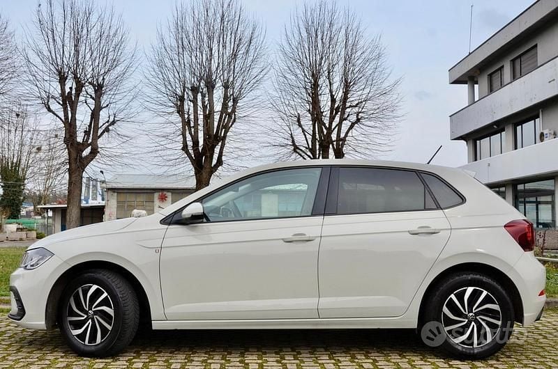 Usata VW Polo Life 95 CV (69 kW) 2023 Grigio Utilitaria