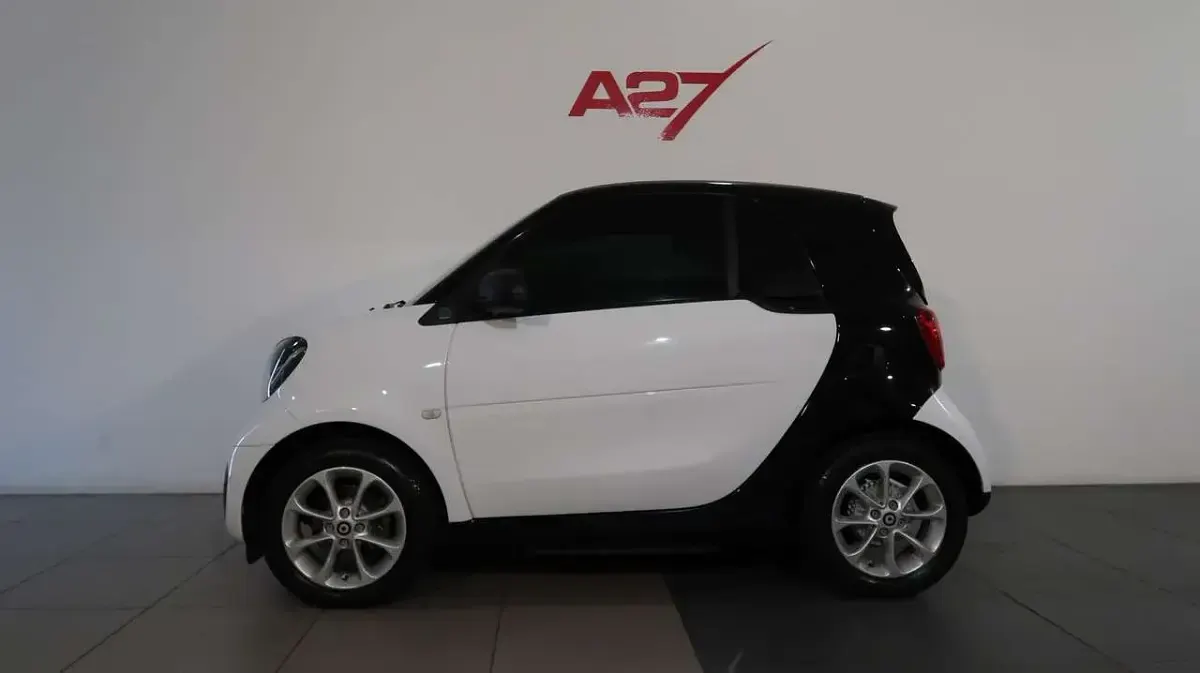 Usata Smart ForTwo Coupé Passion 60 kW (82 CV) 2021 Bianco Utilitaria