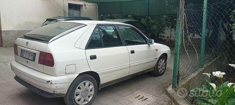 Gebraucht Lancia Delta 90 PS (66 kW) 1999 Kleinwagen