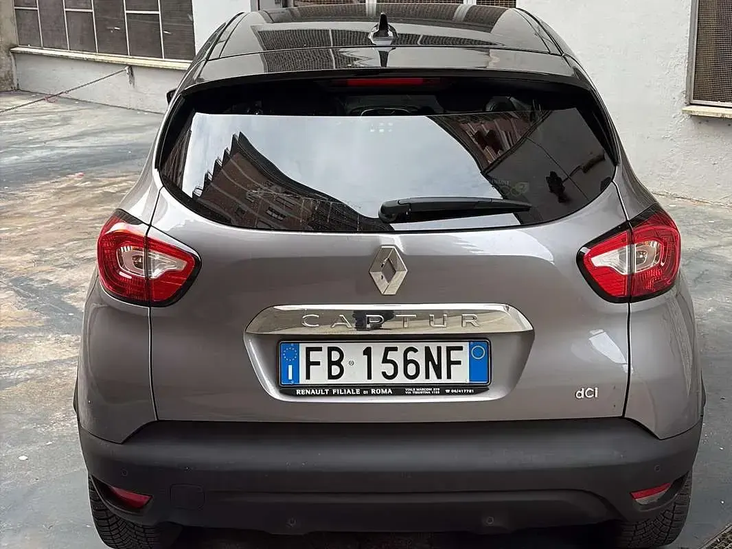Usado Renault Captur Intens 110 CV (80 kW) 2015 Gris SUV