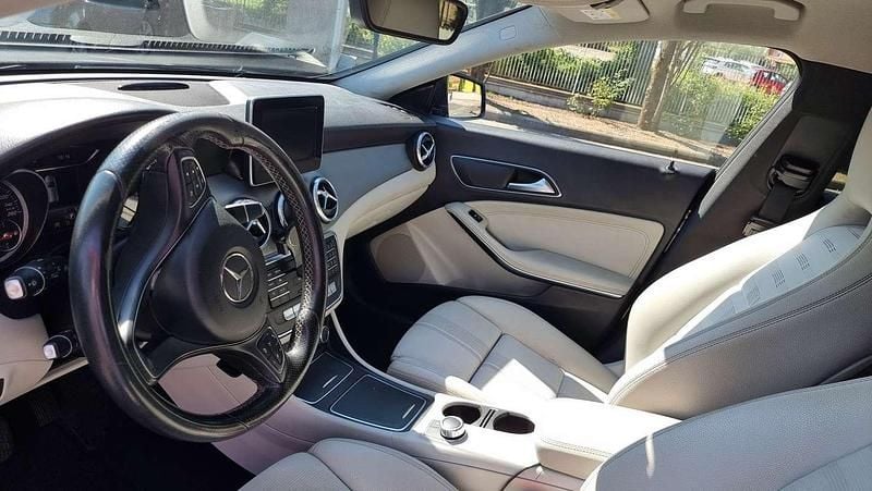 Blu/azzurro Usata 2018 Mercedes CLA180 Shooting Brake Executive Station wagon | 16.000 € (Ottimo prezzo) - Immagine 1/4