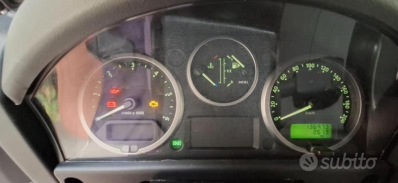 Usata Land Rover Defender SE 122 CV (89 kW) 2012 Bianco Station wagon