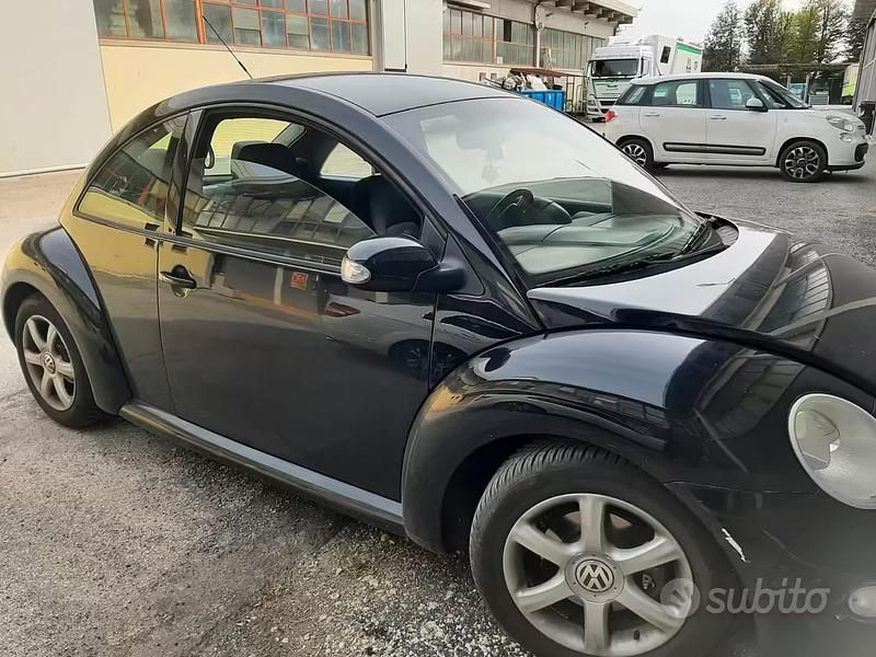 Usata VW New Beetle 90 CV (66 kW) 2005 Nero Utilitaria