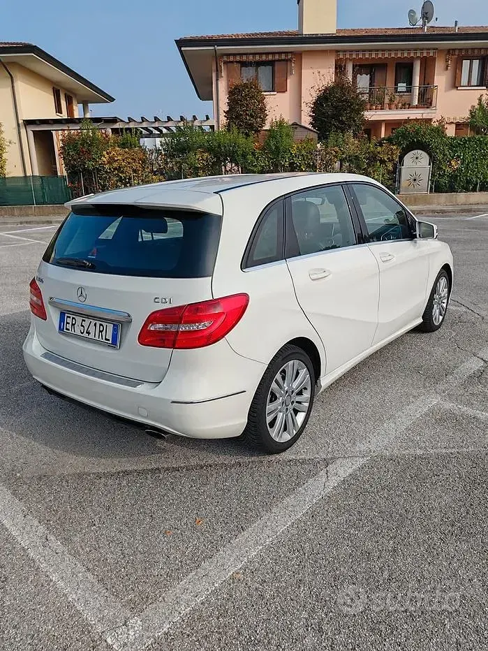 Usata Mercedes B180 2013 Bianco Utilitaria