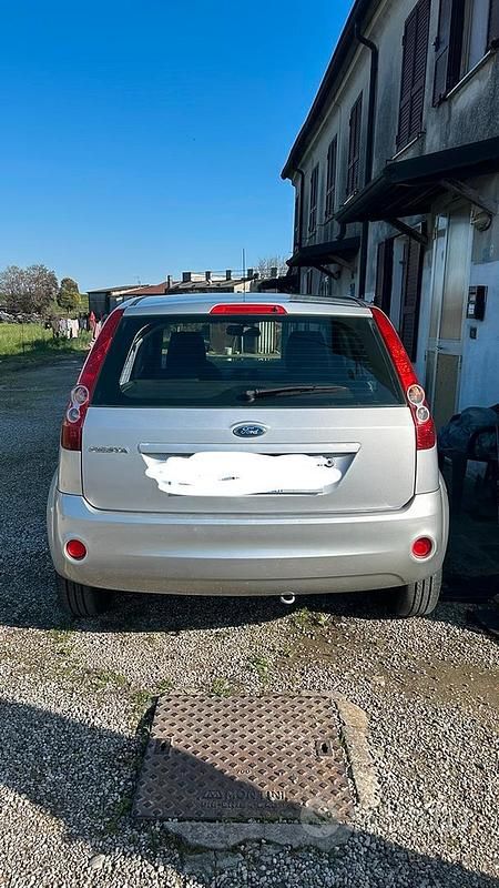 Usata Ford Fiesta 73 CV (53 kW) 2008 Grigio Utilitaria