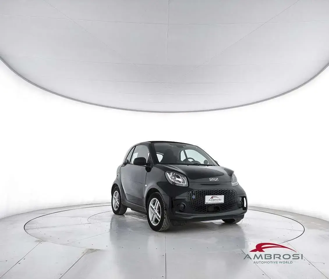 Begagnad Smart ForTwo Coupé Pure 41 kW (56 HK) 2022 Svart Halvkombi