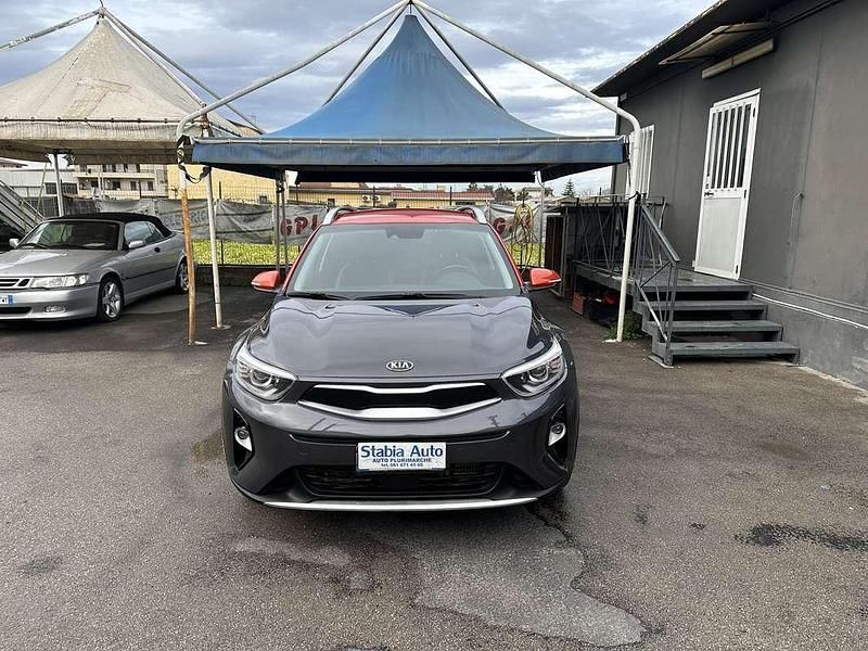 Usata Kia Stonic Urban 120 CV (88 kW) 2019 Gray SUV