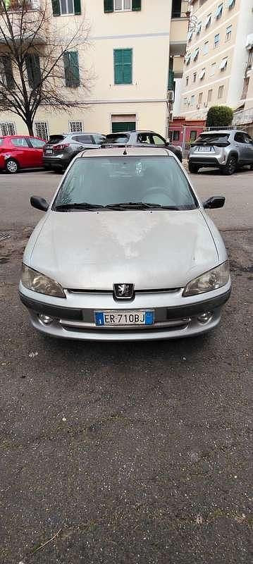 Usata Peugeot 106 Quiksilver 67 CV (49 kW) 2000 Argento Utilitaria