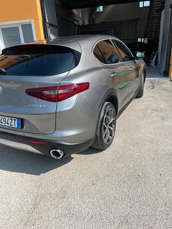 Usata Alfa Romeo Stelvio Super 180 CV (132 kW) 2018 Grigio SUV