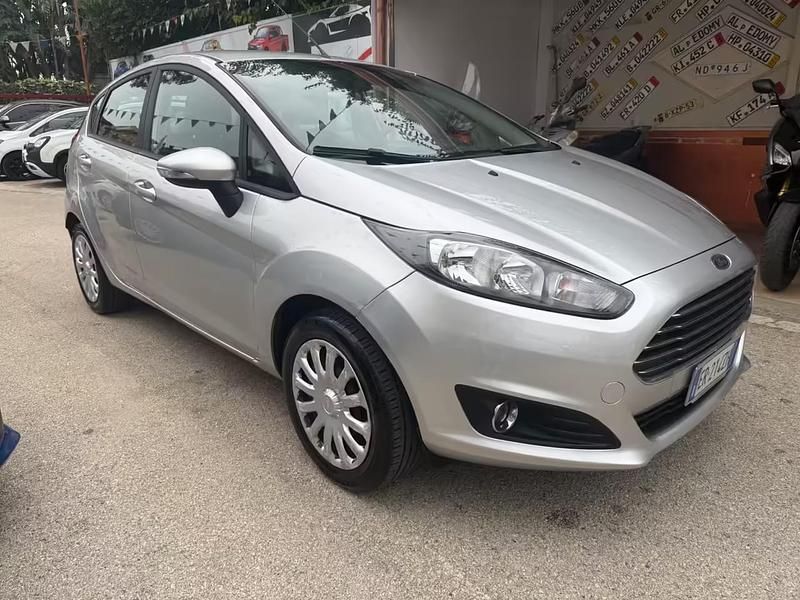 Usata Ford Fiesta Titanium 80 CV (58 kW) 2013 Argento Utilitaria