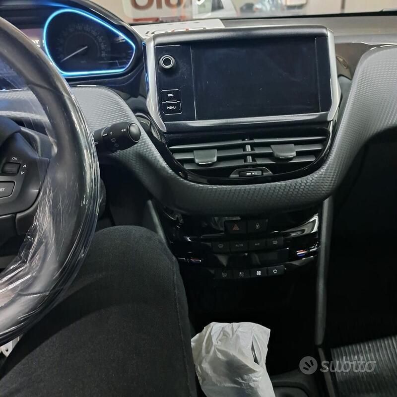 Usata Peugeot 2008 105 CV (77 kW) 2019 Grigio SUV