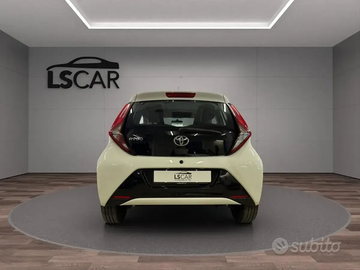 Usata Toyota Aygo Business Edition 72 CV (52 kW) 2019 Bianco Utilitaria
