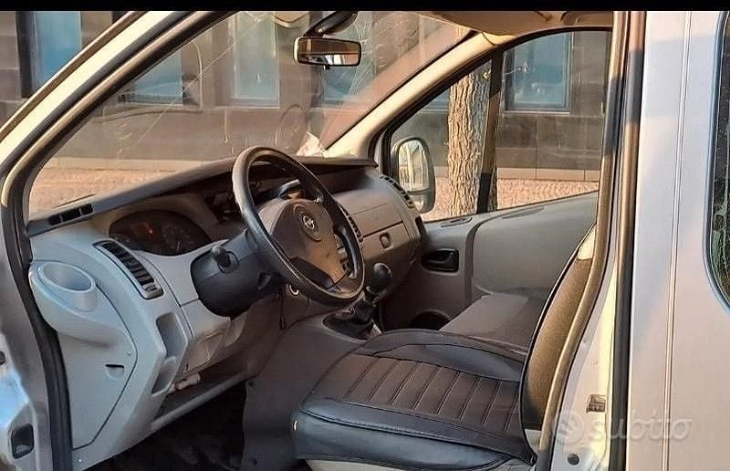 Usata Opel Vivaro 120 CV (88 kW) 2008 Grigio Monovolume