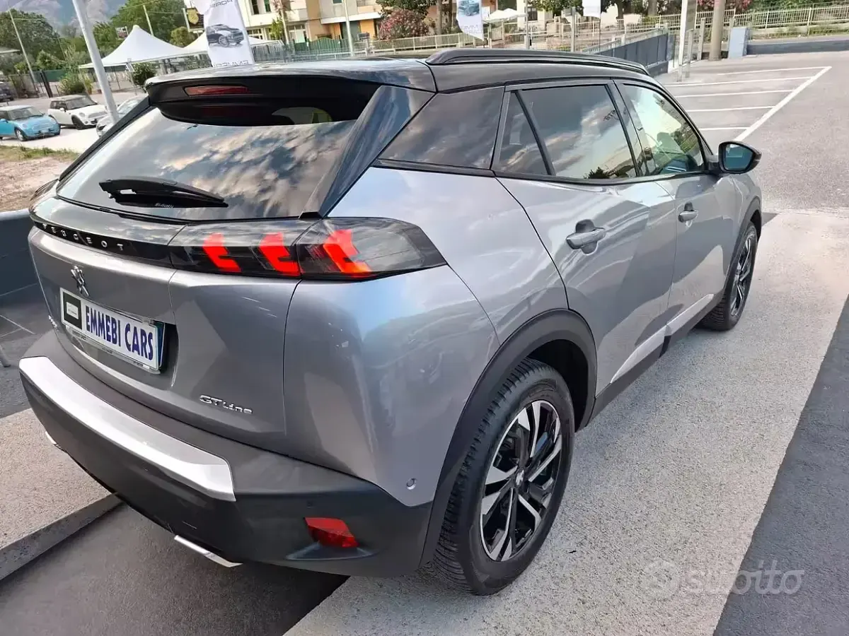 Usata Peugeot 2008 GT-line 131 CV (96 kW) 2020 Grigio SUV