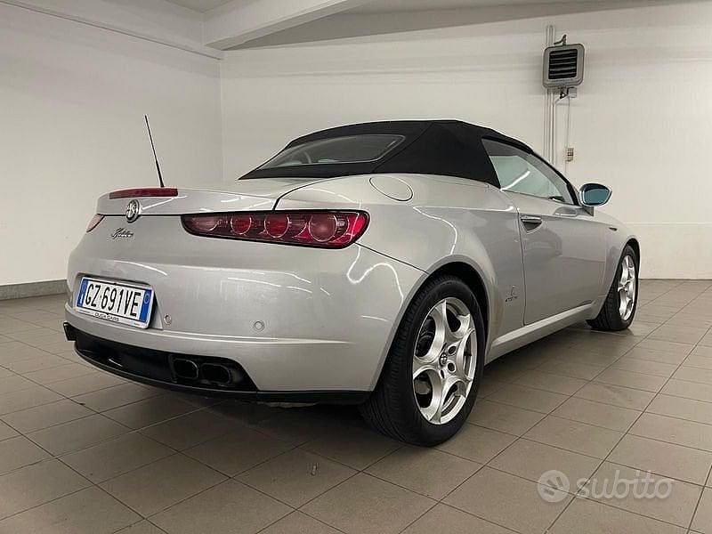 Usata Alfa Romeo Spider Exclusive 260 CV (191 kW) 2007 Grigio Cabrio
