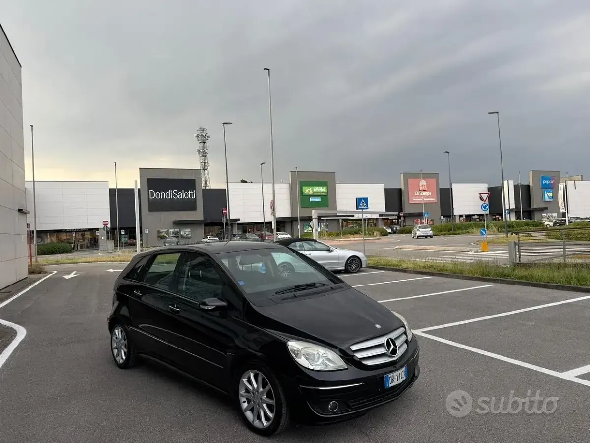 Usata Mercedes B180 109 CV (80 kW) 2008 Nero Monovolume