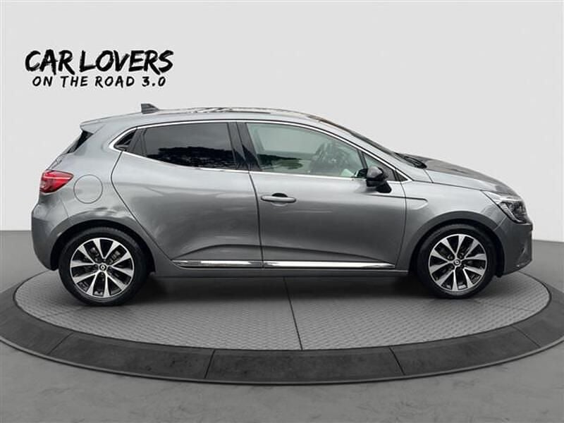 Usata Renault Clio V Intens 101 CV (74 kW) 2023 Grigio chiaro Utilitaria