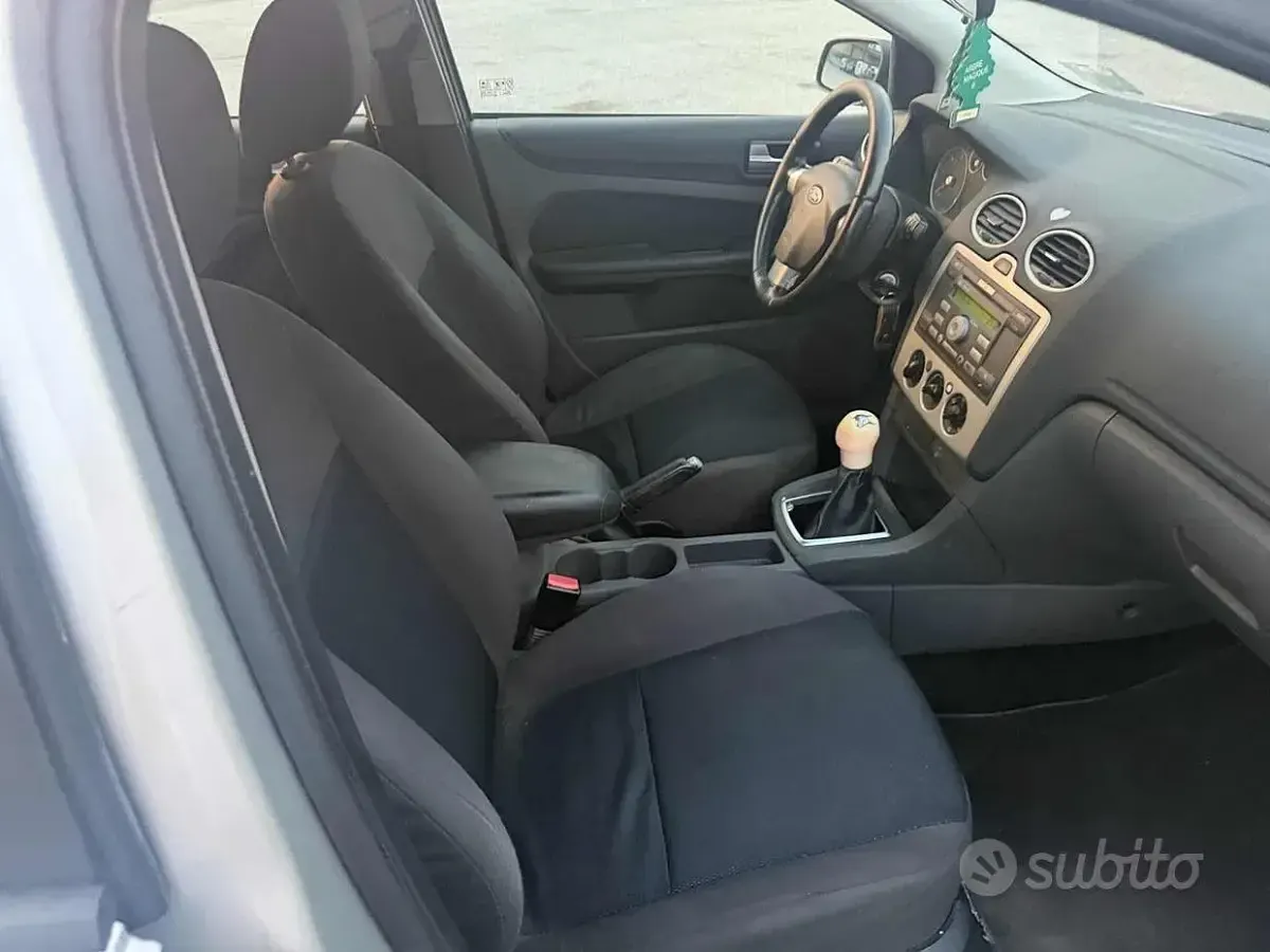 Usata Ford Focus S 90 CV (66 kW) 2005 Grigio Station wagon