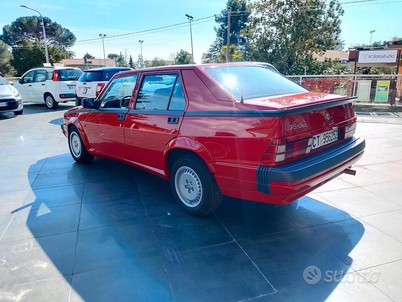 Usata Alfa Romeo 75 155 CV (114 kW) 1991 Rosso Berlina