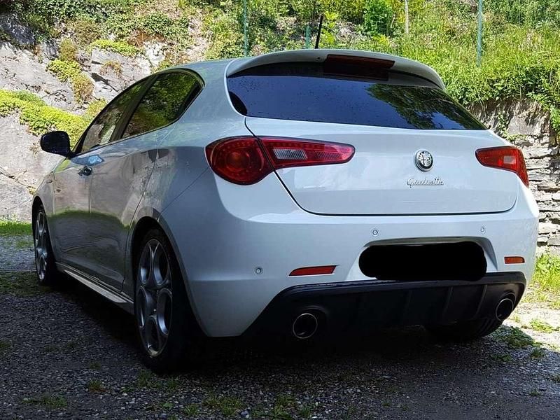 Bianco Usata 2011 Alfa Romeo Giulietta Quadrifoglio Verde Due volumi | 9500 € (Buon prezzo) - Immagine 1/4