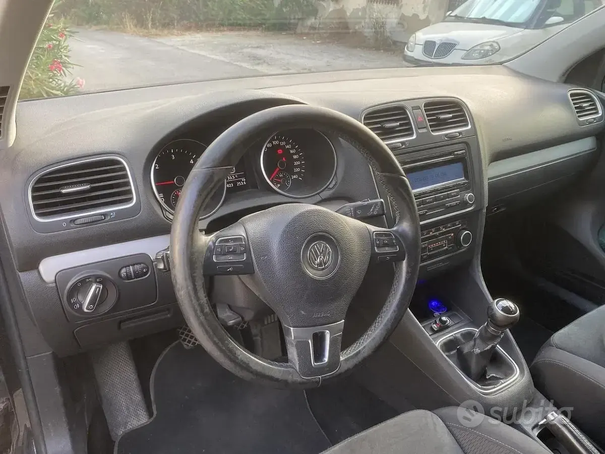 Usata VW Golf VI Highline 105 CV (77 kW) 2011 Nero Utilitaria