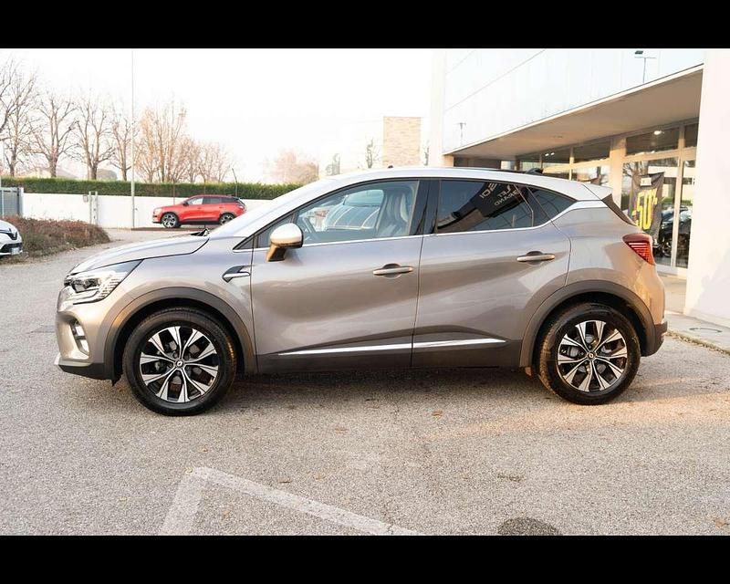 Usata Renault Captur Techno 91 CV (66 kW) 2024 Grigio cassiopea / tetto grigi SUV