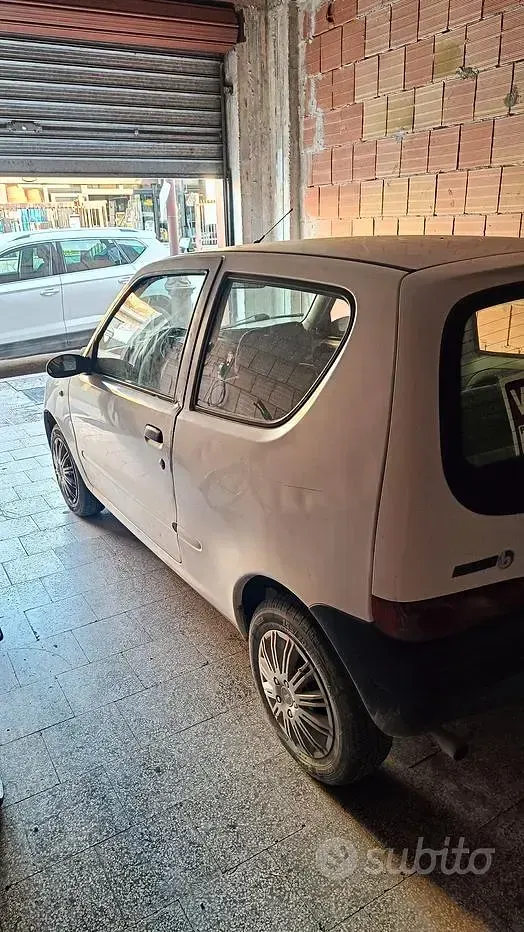 Usata Fiat 600 54 CV (39 kW) 2001 Bianco Berlina