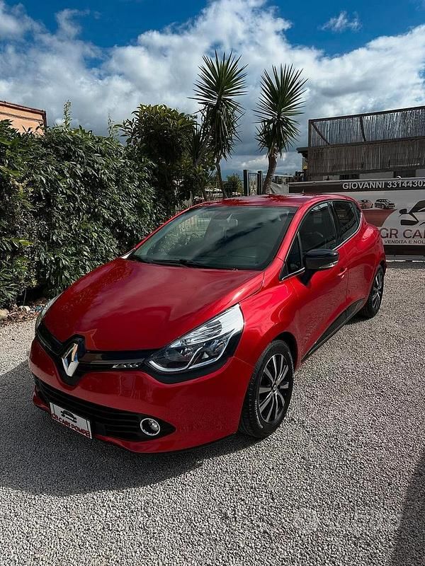 Rosso Usata 2015 Renault Clio IV Tre volumi | 6990 € (Buon prezzo) - Immagine 1/4
