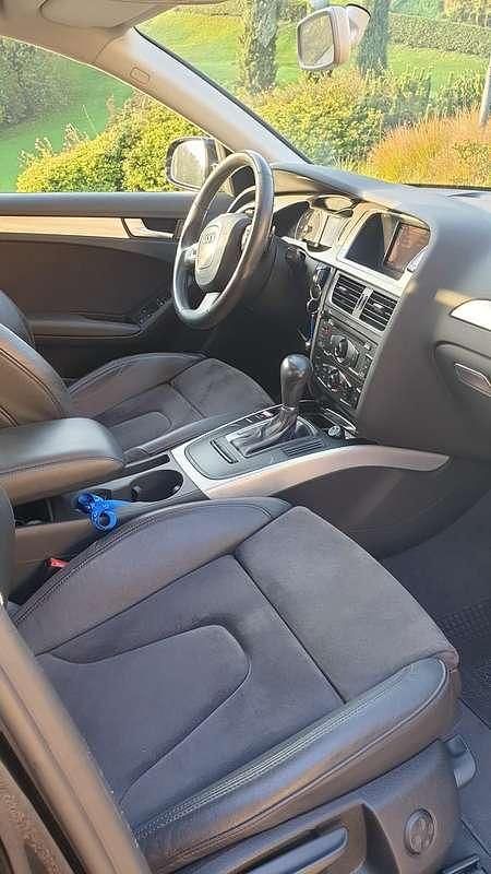 Käytetty Audi A4 Advanced 143 HP (105 kW) 2011 Musta Farmari