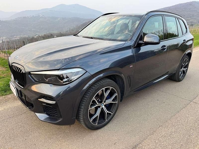 Usata BMW X5 M Sport 286 CV (210 kW) 2022 Artik grau met. SUV