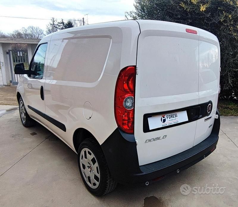 Usata Fiat Doblò Lounge 120 CV (88 kW) 2021 Bianco Monovolume