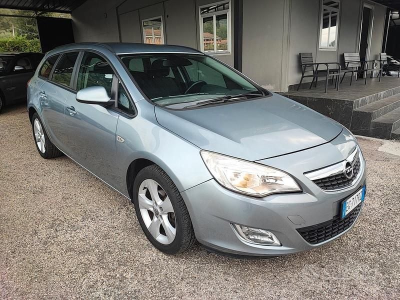 Usata Opel Astra Cosmo 115 CV (84 kW) 2011 Grigio Station wagon