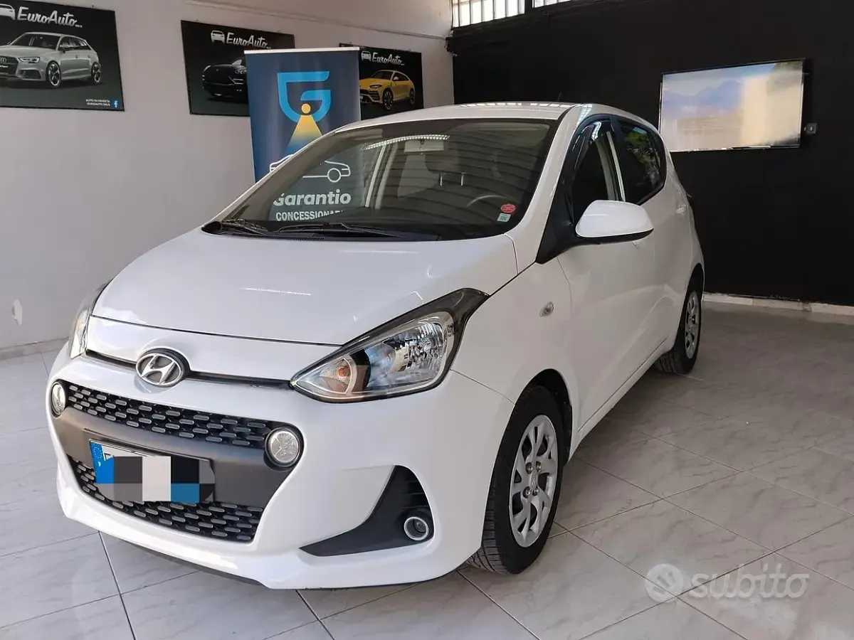 Gebraucht Hyundai i10 Comfort 68 PS (50 kW) 2018 Weiß Kleinwagen