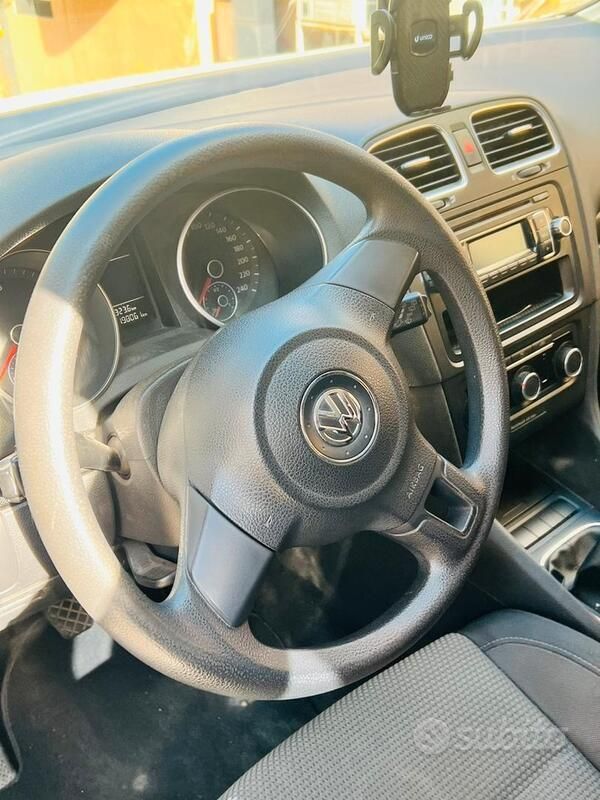 Usata VW Golf VI 105 CV (77 kW) 2011 Bianco Utilitaria