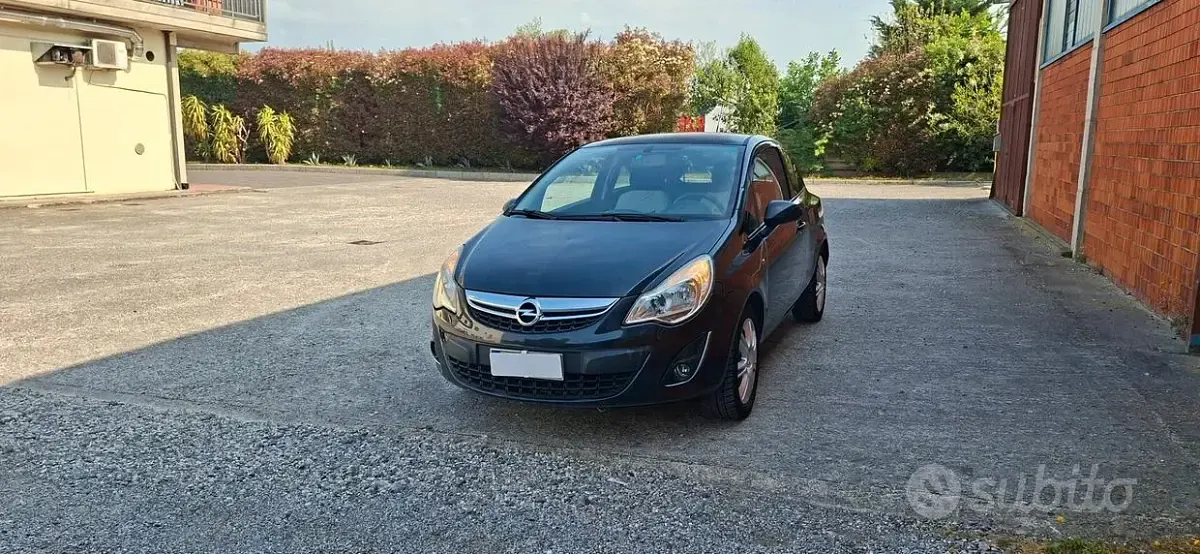 Usata Opel Corsa 86 CV (63 kW) 2012 Nero Utilitaria