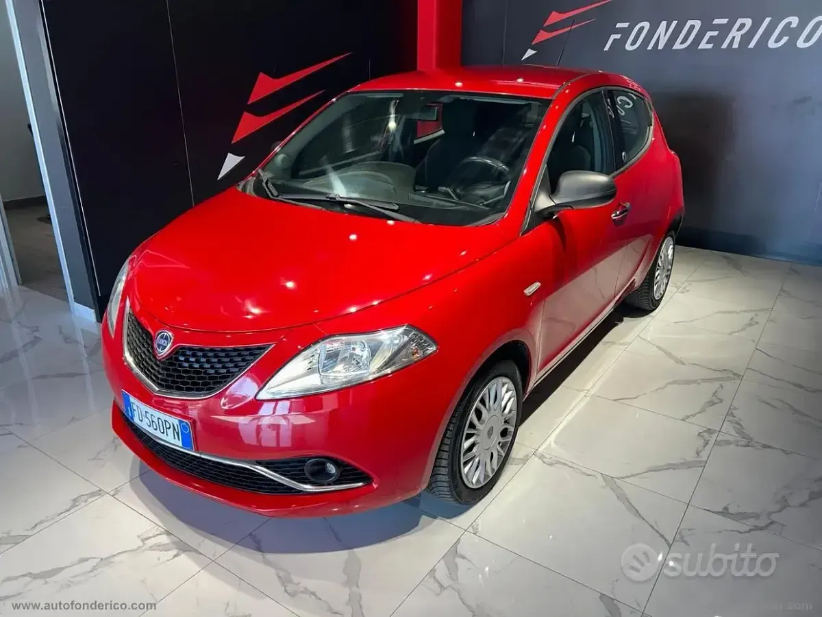 Usata Lancia Ypsilon Gold 69 CV (50 kW) 2016 Rosso Utilitaria