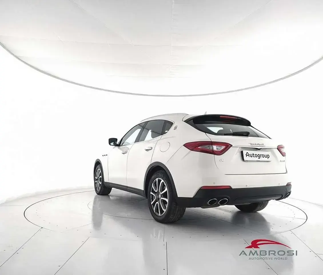 Usata Maserati Levante 275 CV (202 kW) 2017 Bianco panna SUV