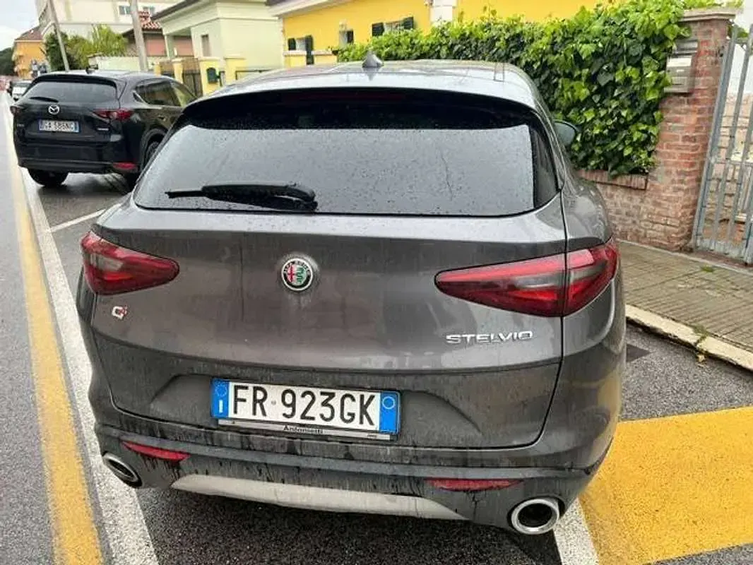 Usata Alfa Romeo Stelvio 209 CV (153 kW) 2018 Grigio SUV