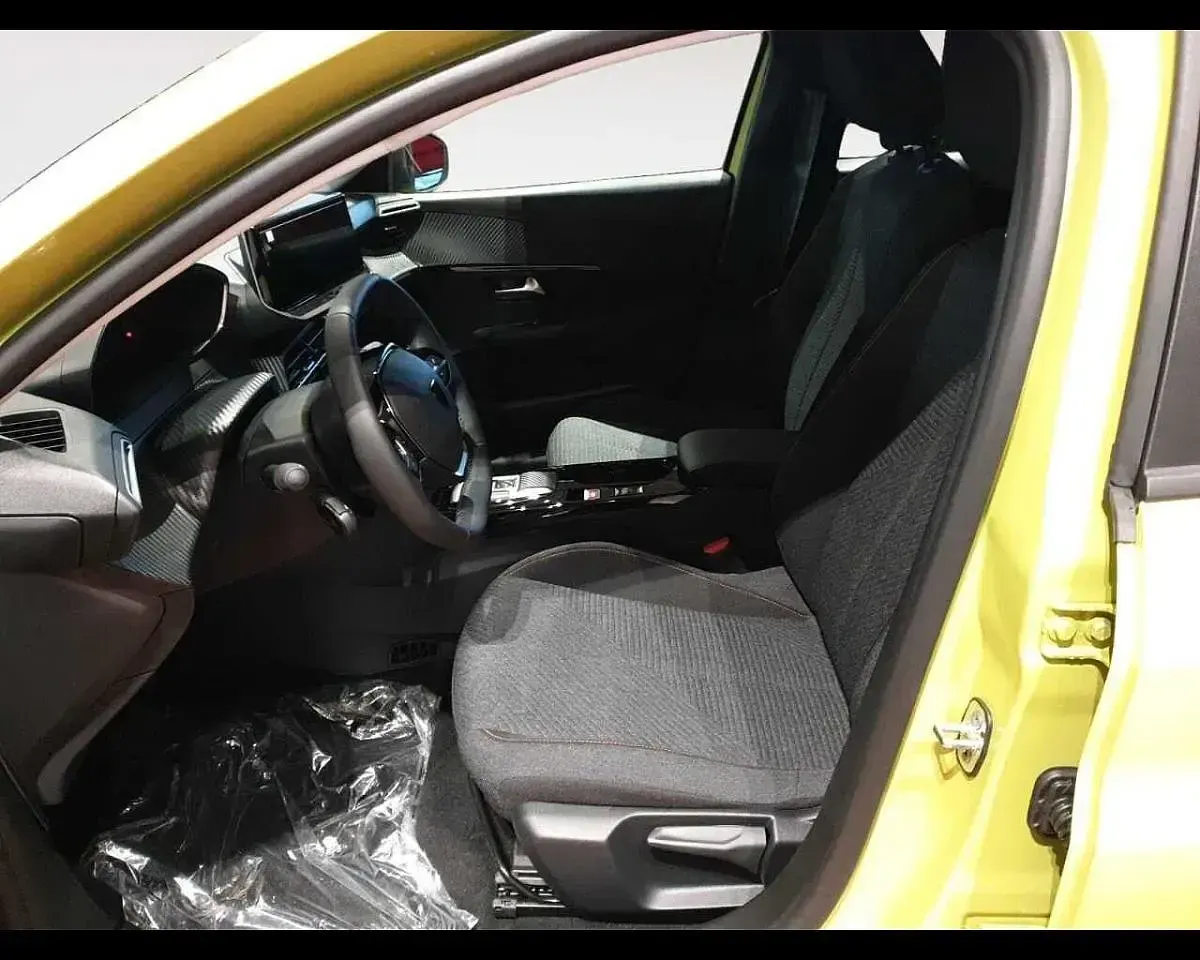 Nuova Peugeot 208 Business-Line 101 CV (74 kW) 2026 Giallo Utilitaria