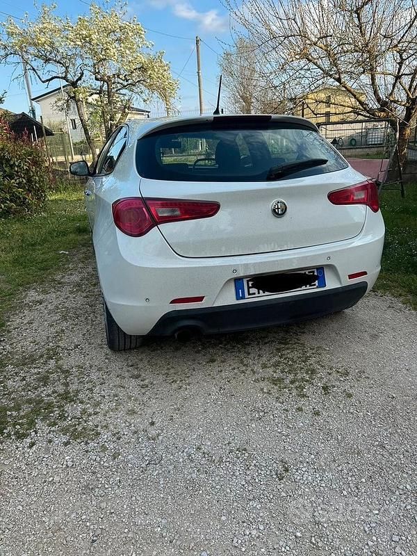 Usata Alfa Romeo Giulietta 120 CV (88 kW) 2012 Bianco Utilitaria