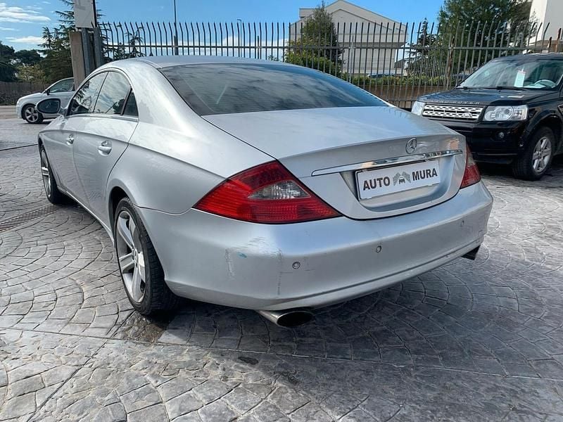 Usata Mercedes CLS320 224 CV (164 kW) 2006 Grigio Coupé