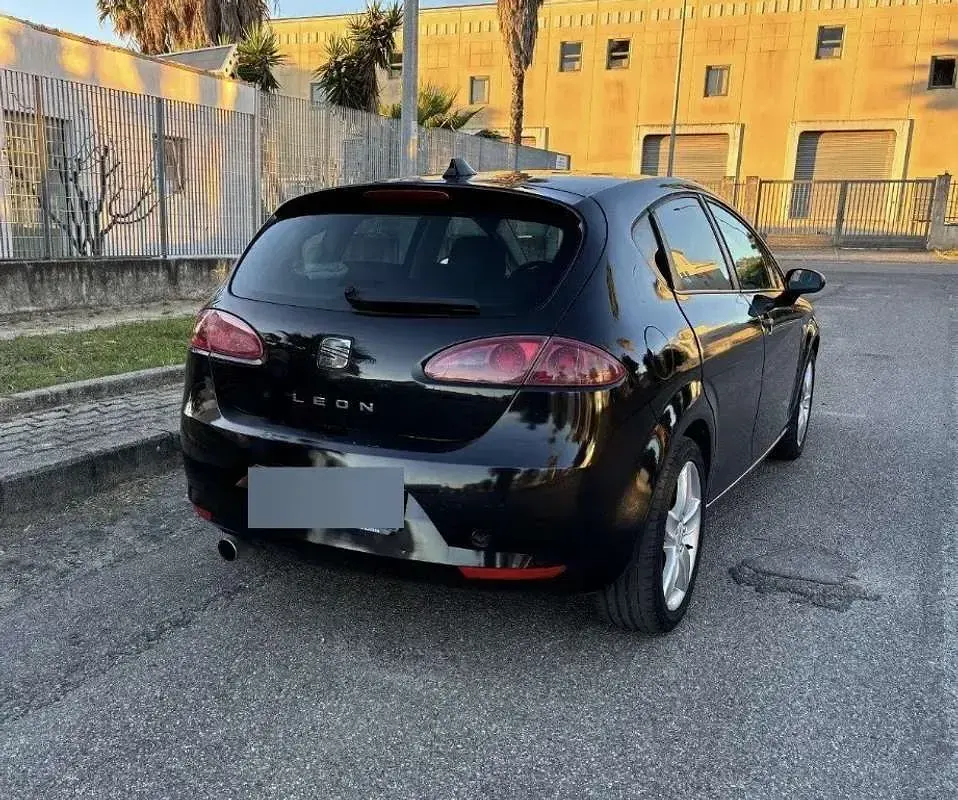 Usata Seat Leon Style 105 CV (77 kW) 2008 Nero Utilitaria