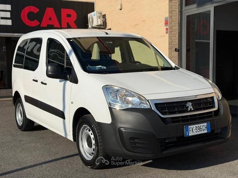 Usata Peugeot TePee Access 75 CV (55 kW) 2017 Bianco Monovolume