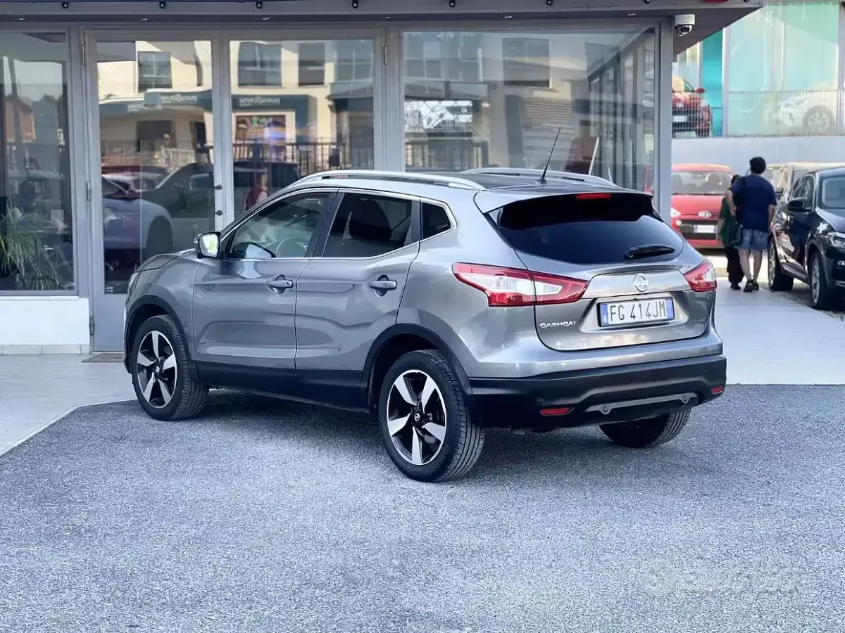 Usata Nissan Qashqai Tekna 110 CV (80 kW) 2016 Grigio SUV